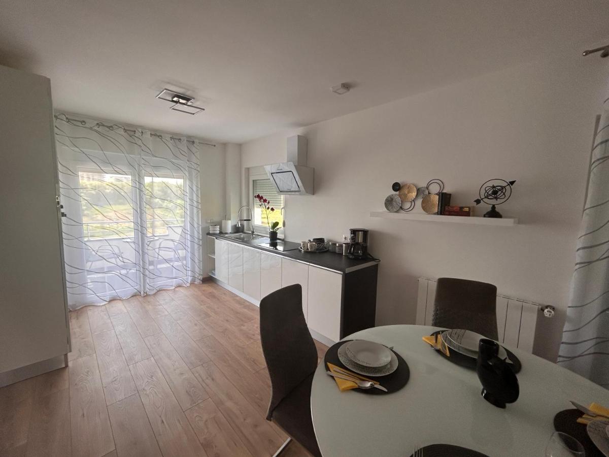 Apartmani Ana&Vesna คาร์โลวัตส์ ภายนอก รูปภาพ