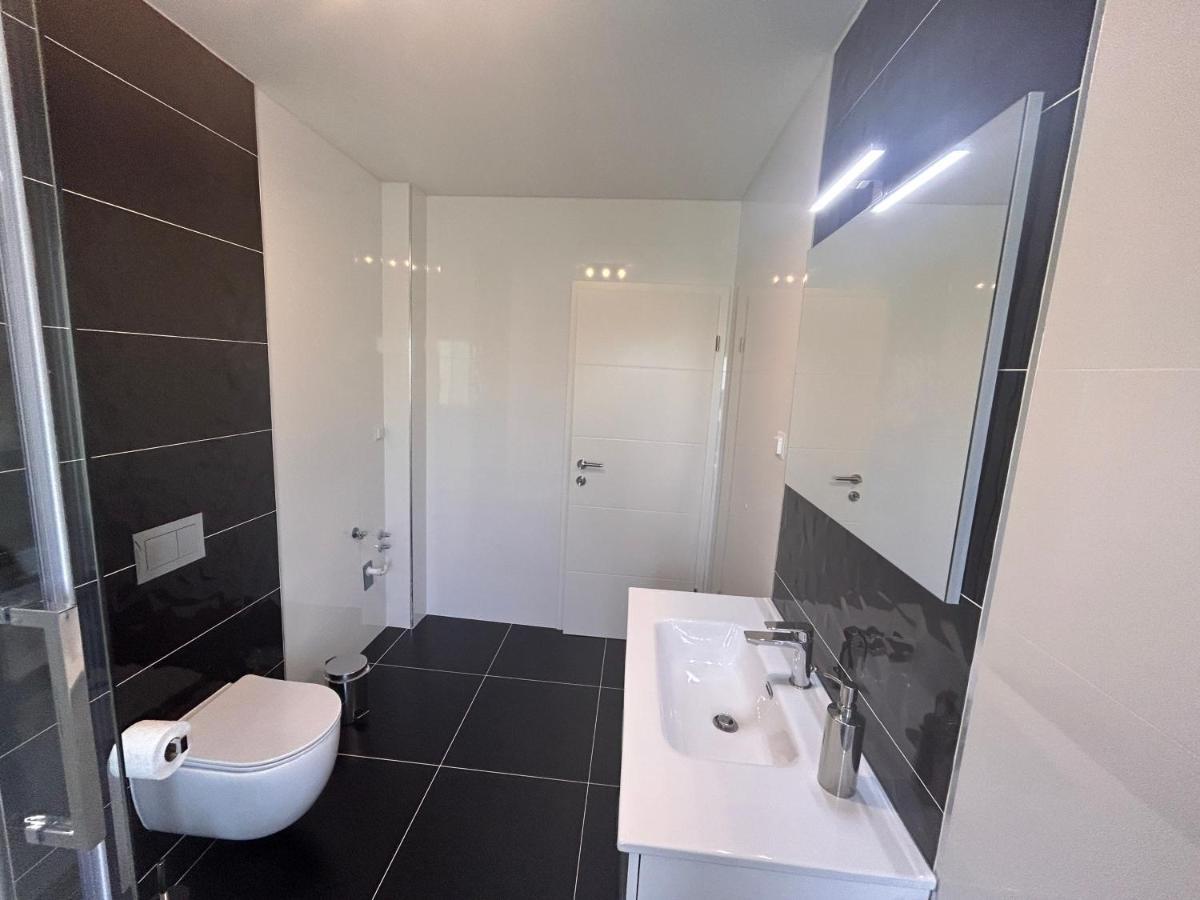 Apartmani Ana&Vesna คาร์โลวัตส์ ภายนอก รูปภาพ