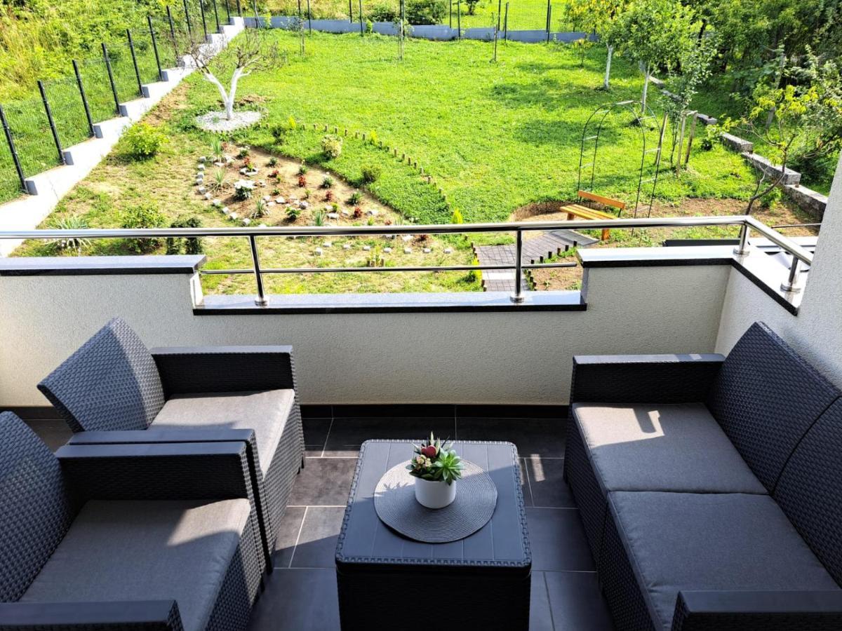 Apartmani Ana&Vesna คาร์โลวัตส์ ภายนอก รูปภาพ